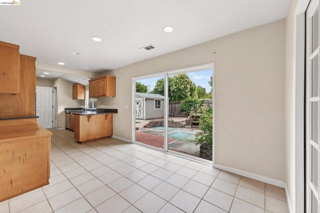 2465 Mountain View Dr, Concord, CA 94520