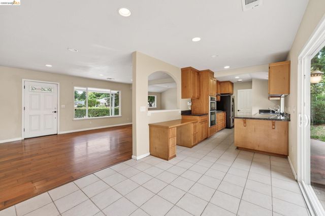 2465 Mountain View Dr, Concord, CA 94520