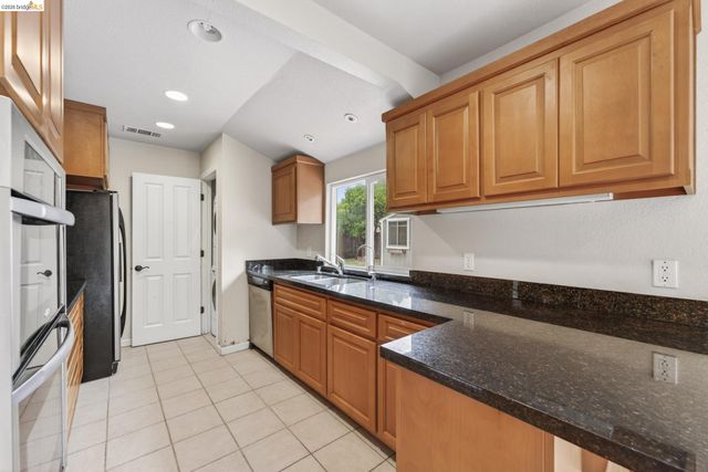 2465 Mountain View Dr, Concord, CA 94520