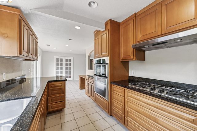2465 Mountain View Dr, Concord, CA 94520
