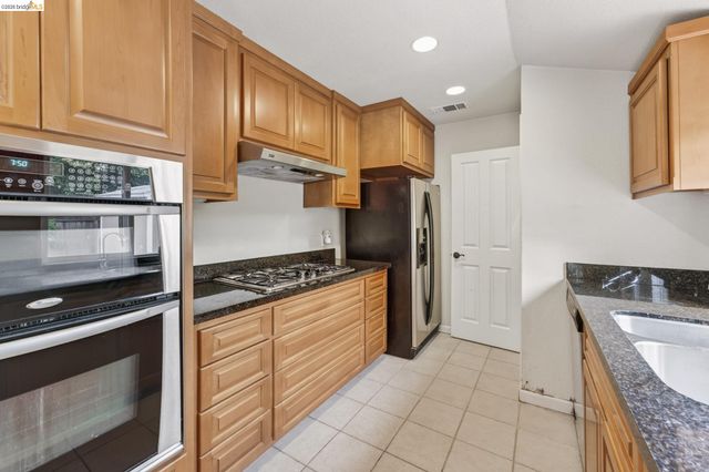 2465 Mountain View Dr, Concord, CA 94520