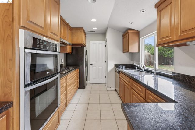 2465 Mountain View Dr, Concord, CA 94520