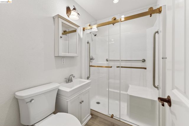 2465 Mountain View Dr, Concord, CA 94520