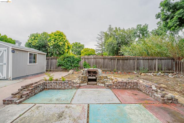 2465 Mountain View Dr, Concord, CA 94520