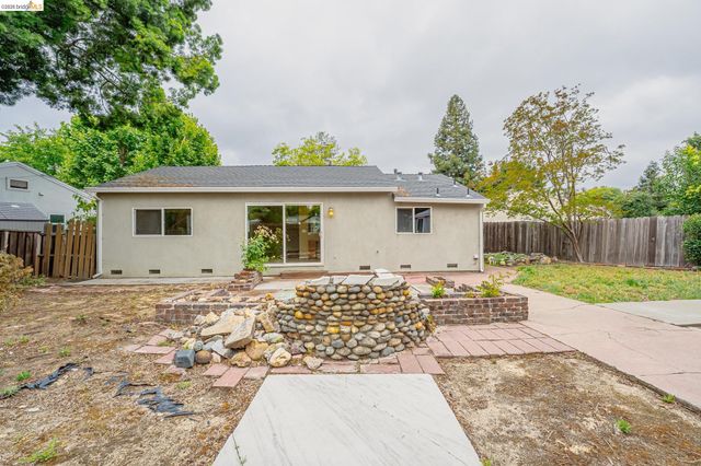 2465 Mountain View Dr, Concord, CA 94520