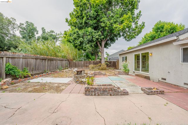 2465 Mountain View Dr, Concord, CA 94520