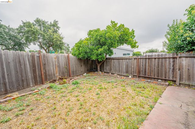 2465 Mountain View Dr, Concord, CA 94520