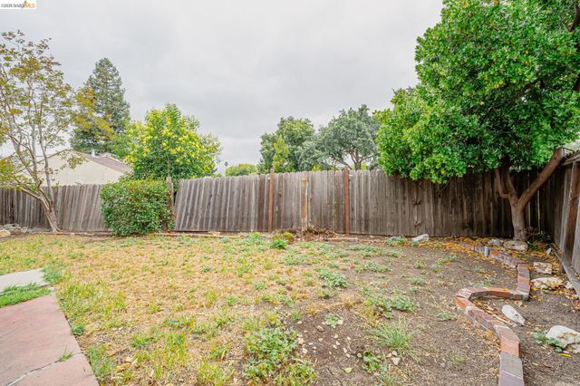 2465 Mountain View Dr, Concord, CA 94520