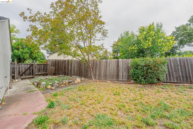 2465 Mountain View Dr, Concord, CA 94520