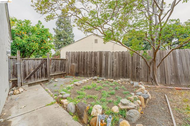 2465 Mountain View Dr, Concord, CA 94520
