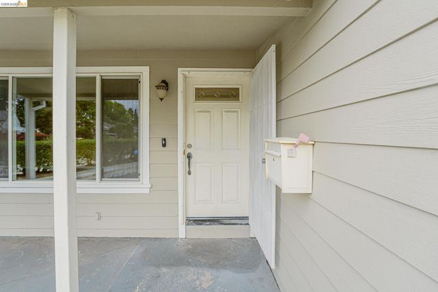 2465 Mountain View Dr, Concord, CA 94520