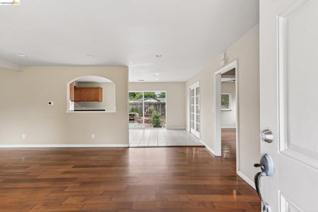 2465 Mountain View Dr, Concord, CA 94520