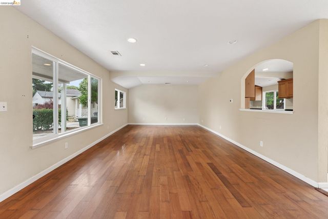 2465 Mountain View Dr, Concord, CA 94520