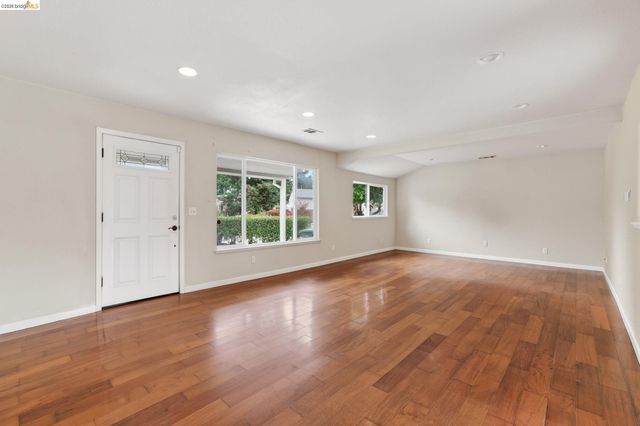 2465 Mountain View Dr, Concord, CA 94520