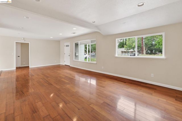 2465 Mountain View Dr, Concord, CA 94520