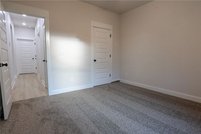 27 Kirkcudbright Lane, Bella Vista, AR 72715