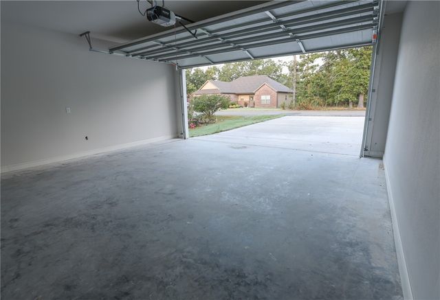 27 Kirkcudbright Lane, Bella Vista, AR 72715