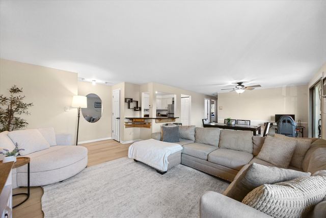 1240 S LORRAINE Road 3B, Wheaton, IL 60189