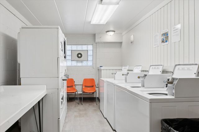 1240 S LORRAINE Road 3B, Wheaton, IL 60189