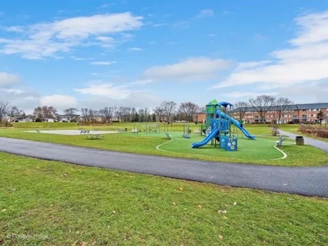 1240 S LORRAINE Road 3B, Wheaton, IL 60189