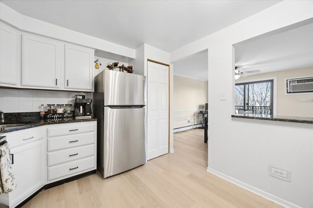 1240 S LORRAINE Road 3B, Wheaton, IL 60189