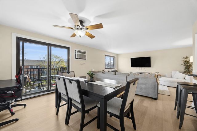 1240 S LORRAINE Road 3B, Wheaton, IL 60189