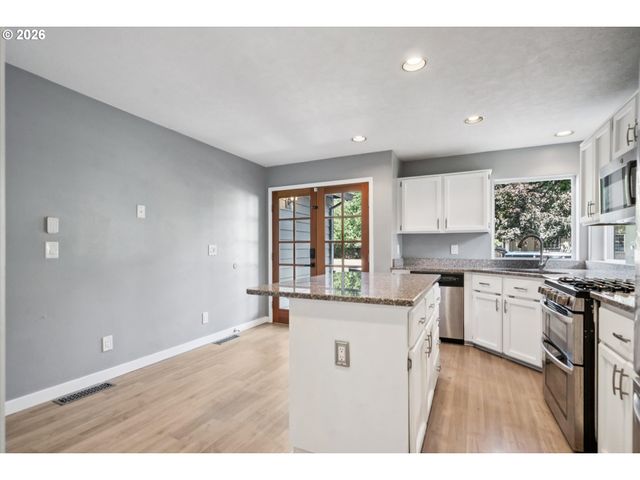 3302 Ne OLYMPIC St, Hillsboro, OR 97124