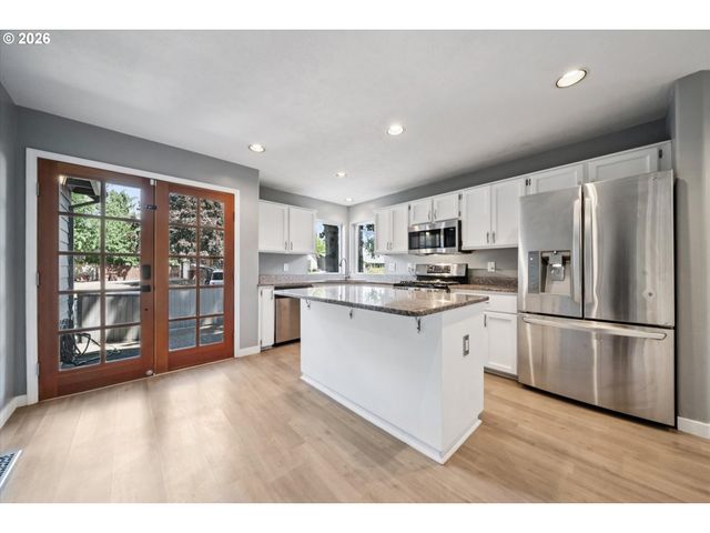 3302 Ne OLYMPIC St, Hillsboro, OR 97124