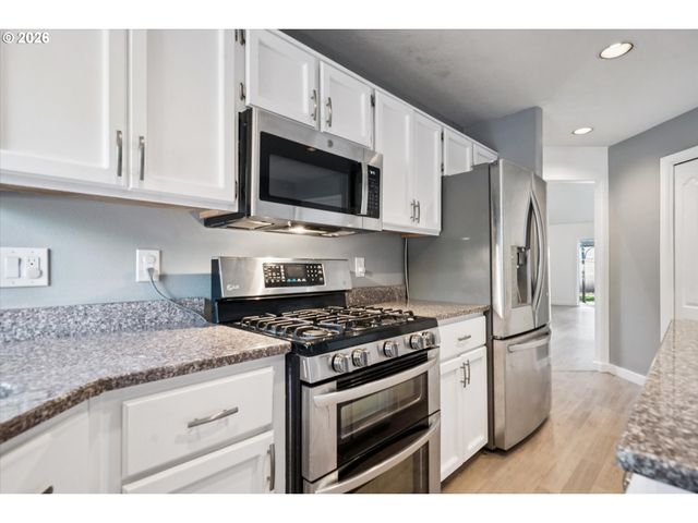 3302 Ne OLYMPIC St, Hillsboro, OR 97124