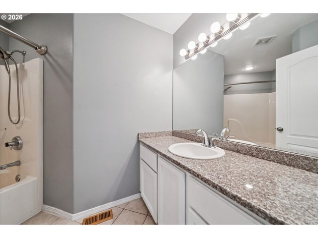 3302 Ne OLYMPIC St, Hillsboro, OR 97124