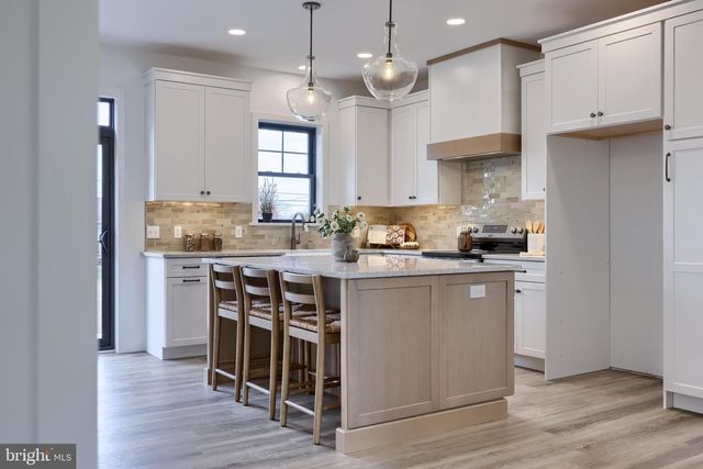 514 WOODCREST AVE, Lititz, PA 17543