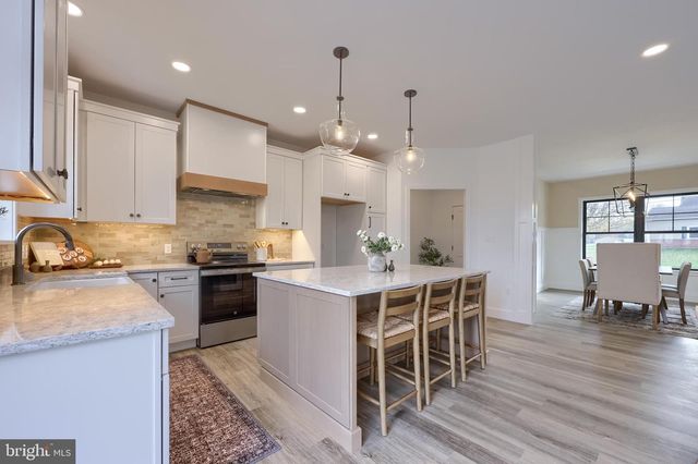 514 WOODCREST AVE, Lititz, PA 17543