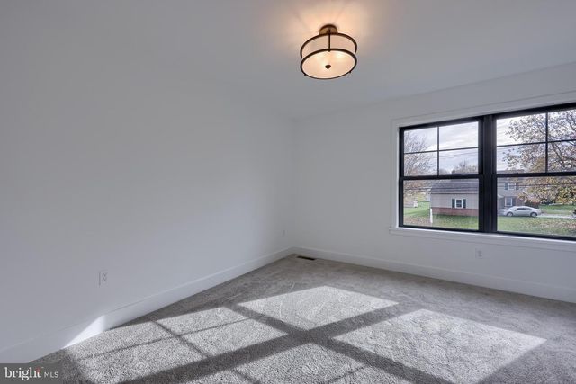 514 WOODCREST AVE, Lititz, PA 17543