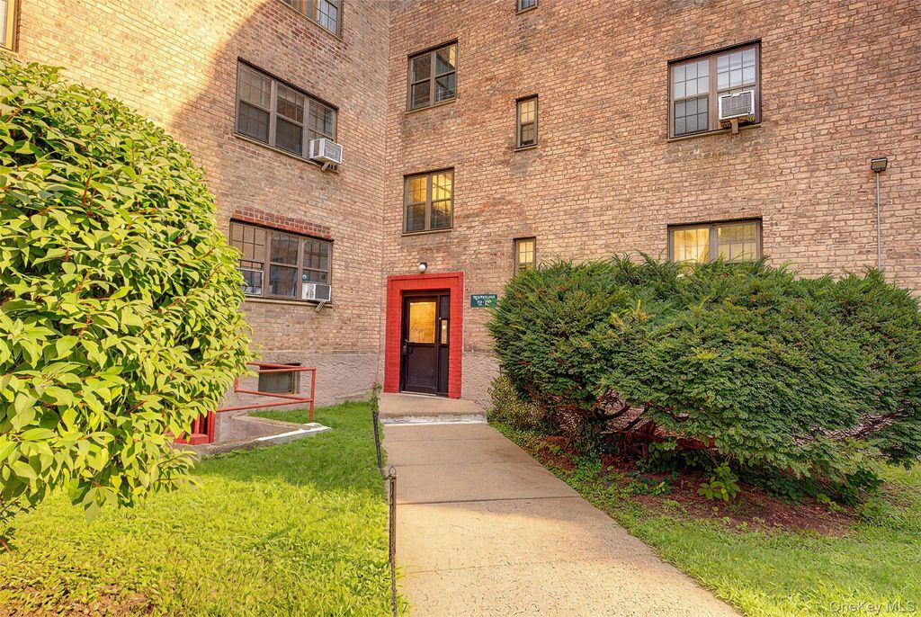 78-35 147th Street 2E, Kew Garden Hills, NY 11367 — exterior
