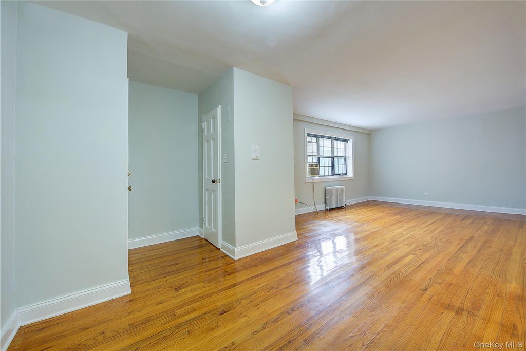 78-35 147th Street 2E, Kew Garden Hills, NY 11367 — photo 2