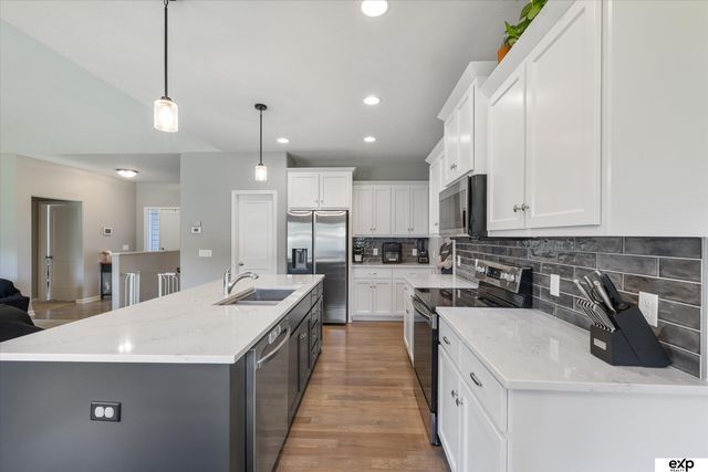 7155 Harvest Drive, Papillion, NE 68133