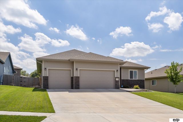 7155 Harvest Drive, Papillion, NE 68133