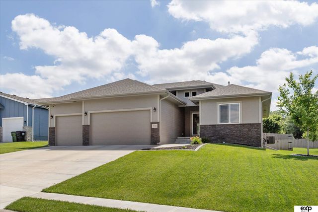 7155 Harvest Drive, Papillion, NE 68133