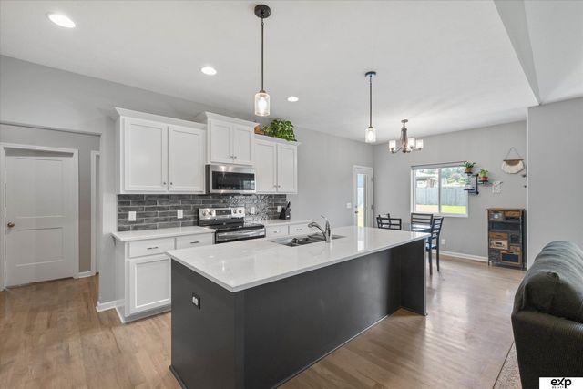 7155 Harvest Drive, Papillion, NE 68133