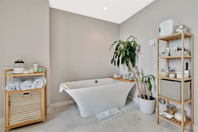 17111 Biscayne Blvd 2308, North Miami Beach, FL 33160