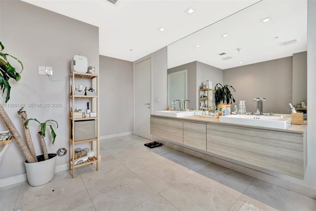 17111 Biscayne Blvd 2308, North Miami Beach, FL 33160