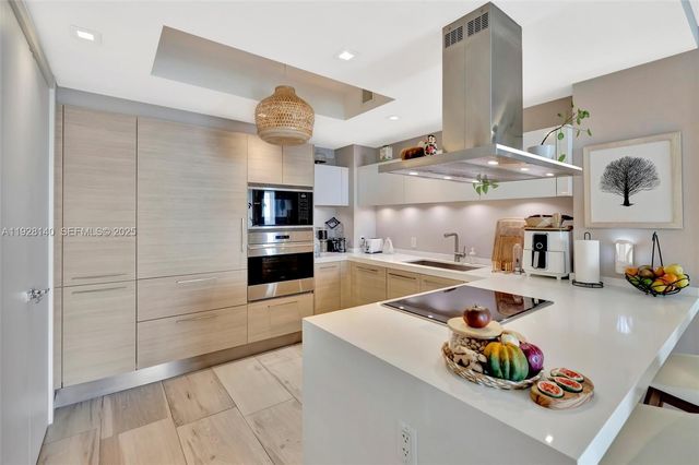 17111 Biscayne Blvd 2308, North Miami Beach, FL 33160