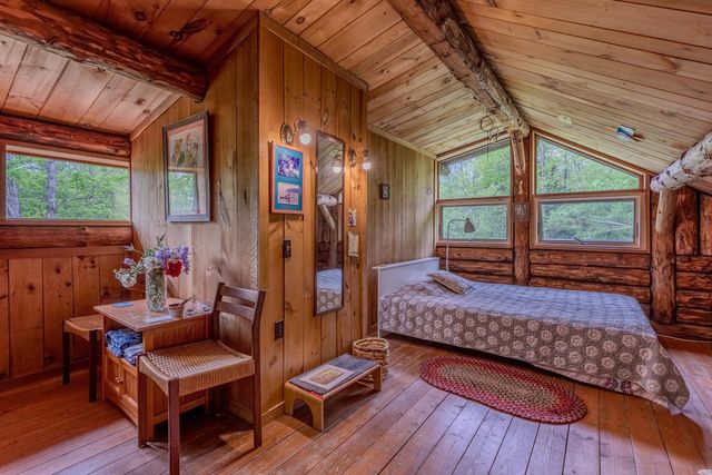 287 Powder Mill Road, Londonderry, VT 05148