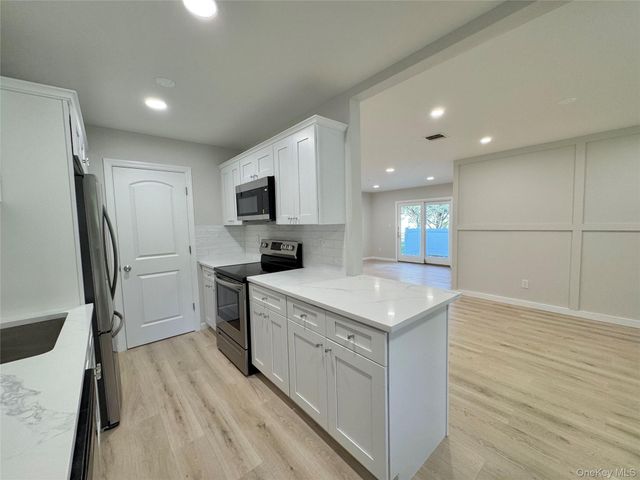 607 Cabot Court, Saint James, NY 11780