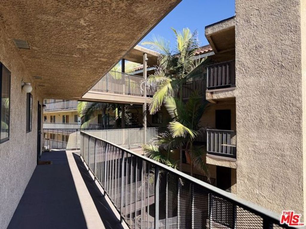 5036 Echo Street 308, Los Angeles, CA 90042