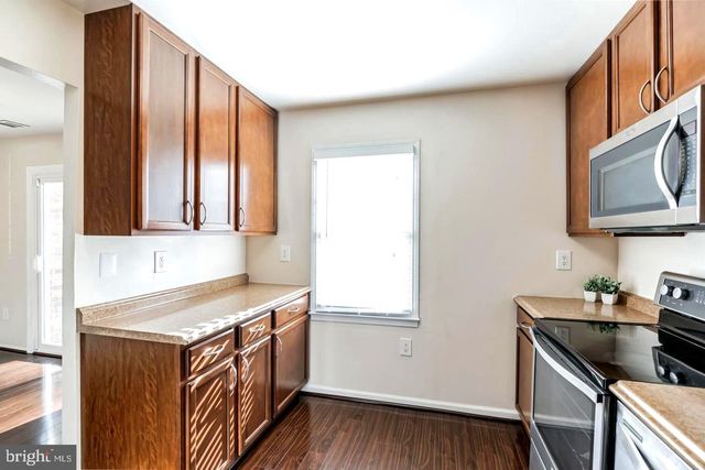 8331 MOLINE PL, Springfield, VA 22153