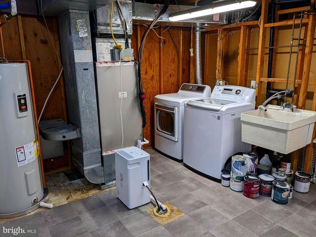 8331 MOLINE PL, Springfield, VA 22153