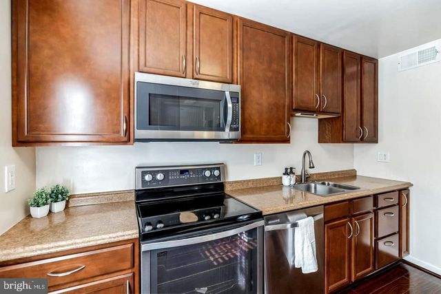 8331 MOLINE PL, Springfield, VA 22153