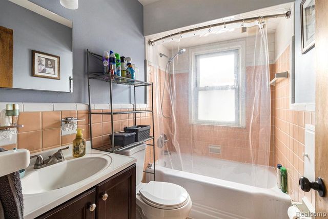 21108 Bon Heur Street, Saint Clair Shores, MI 48081