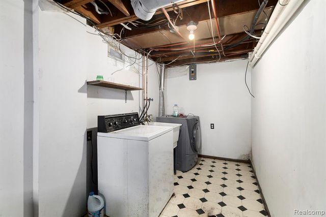 21108 Bon Heur Street, Saint Clair Shores, MI 48081